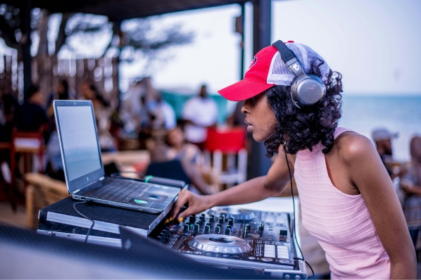 party dj